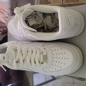 Men white fairly worn AF1